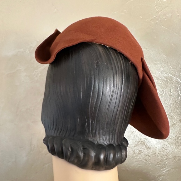 STUNNING 1930s\' RUST FELT CLOCHE WITH LARGE BOW + jewel + CHARTREUSE FEATHERS main image 10